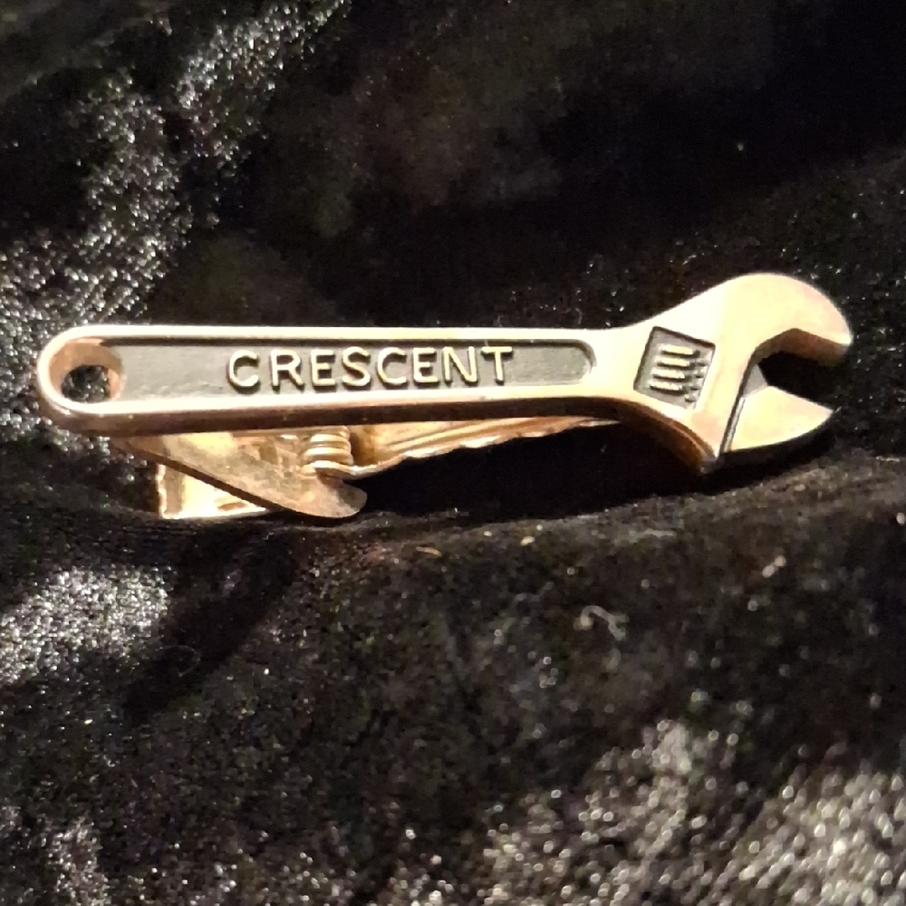 Mens Vintage Crescent Mini Gold Tone Wrench Tie Clip